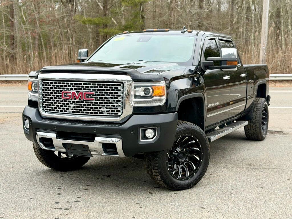 2015 GMC Sierra 2500HD Denali Crew Cab SB 4WD