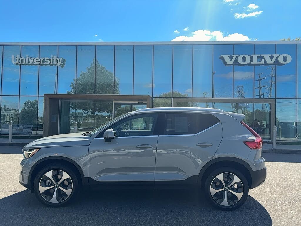 2024 Volvo XC40 B5 Plus Bright Theme AWD