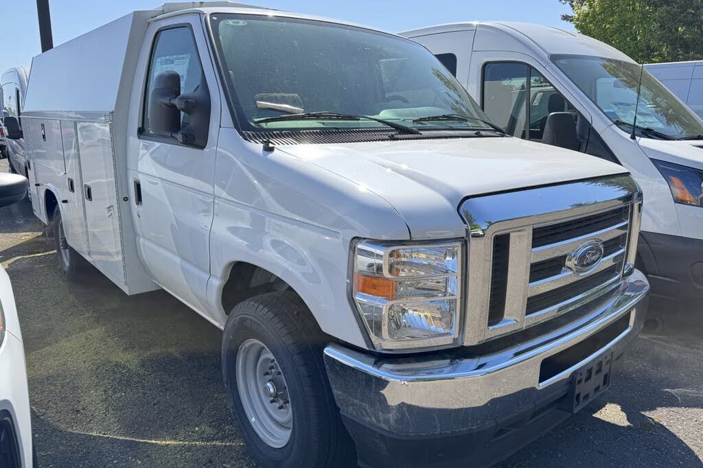 2025 Ford E-Series Chassis E-350 SD Cutaway SB DRW RWD