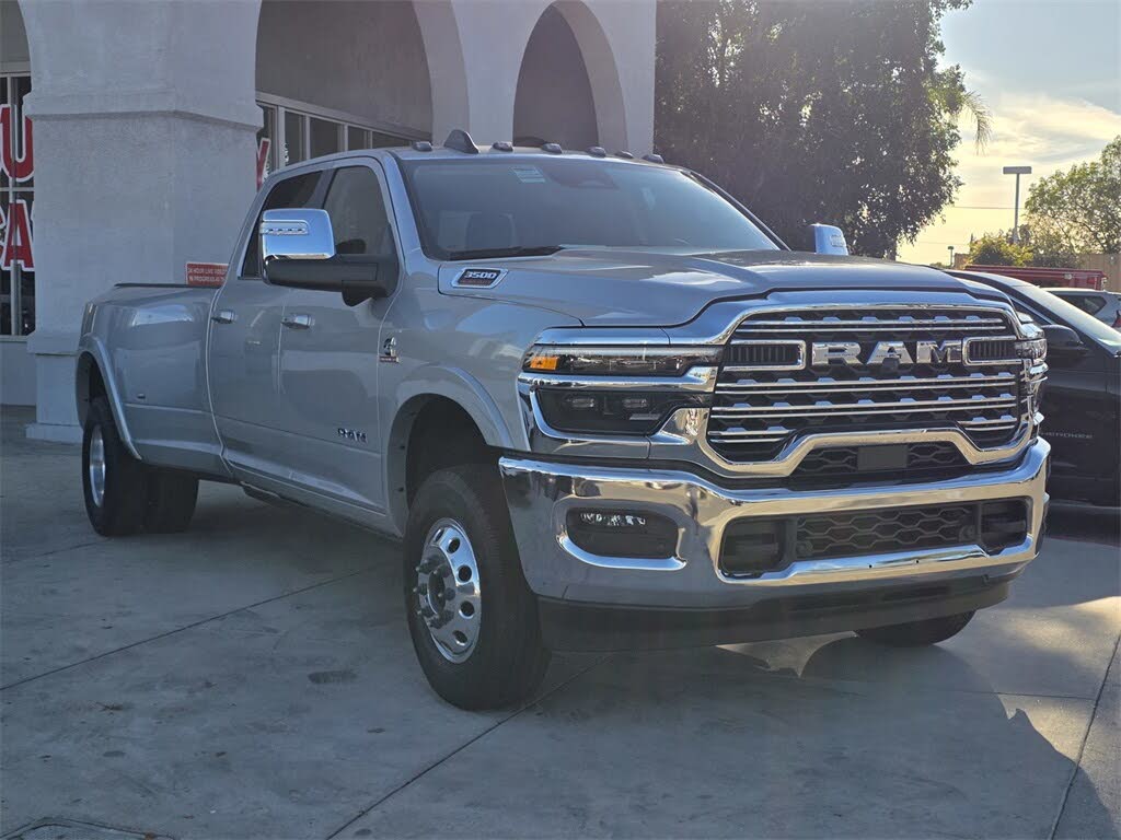 2026 RAM 3500 Limited Crew Cab LB DRW 4WD
