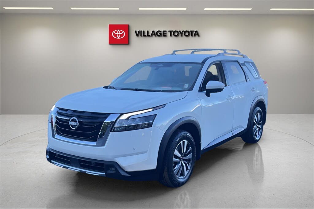 2024 Nissan Pathfinder SL FWD