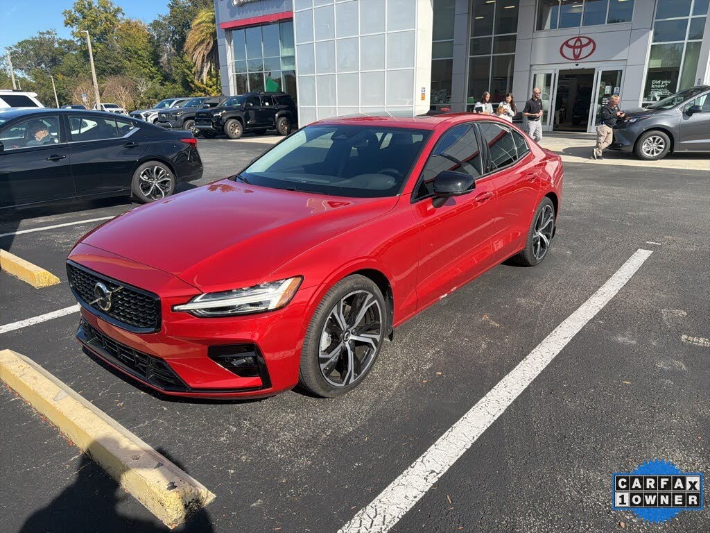 2024 Volvo S60 B5 Plus Dark Theme AWD