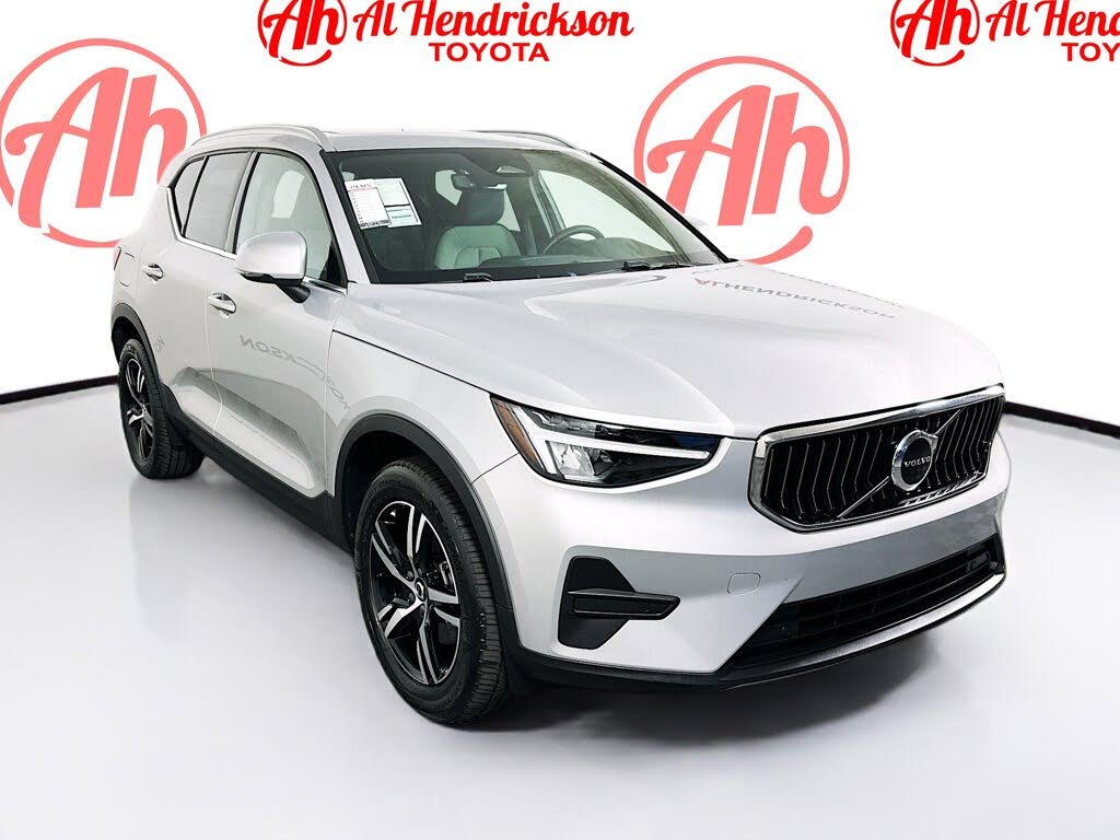 2025 Volvo XC40 B5 Core Bright Theme AWD