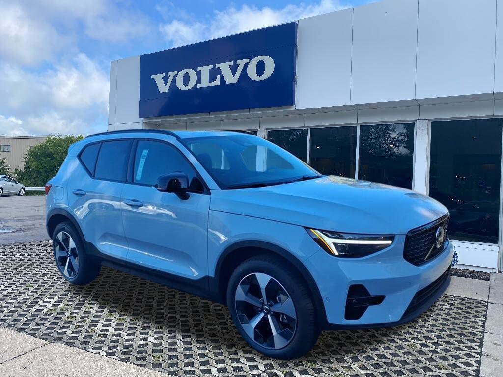 2026 Volvo XC40 B5 Plus AWD