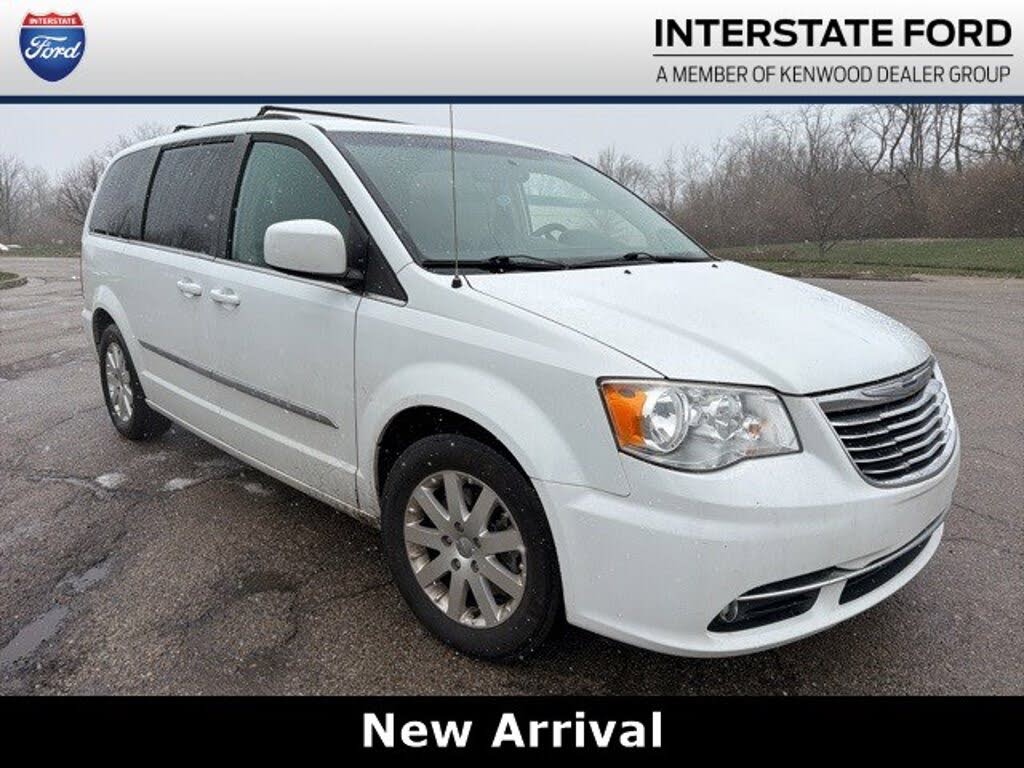 2016 Chrysler Town & Country Touring FWD