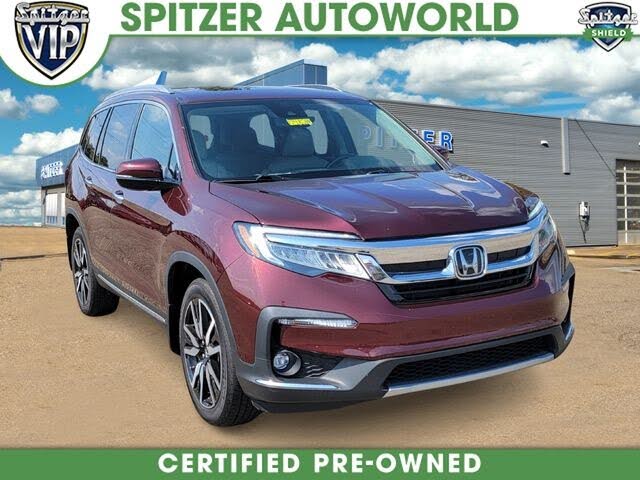 2022 Honda Pilot Touring AWD with Rear Captain's Chairs