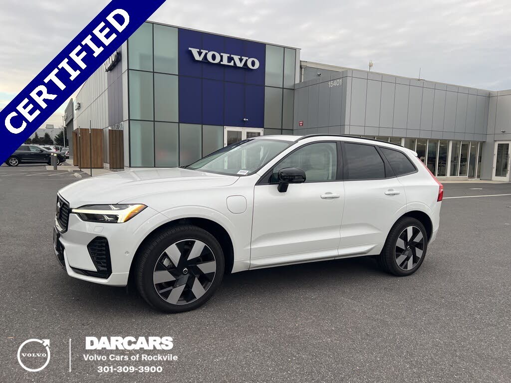 2025 Volvo XC60 Recharge T8 Plus Dark Theme eAWD