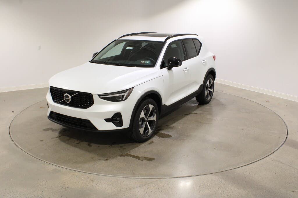 2026 Volvo XC40 B5 Plus AWD