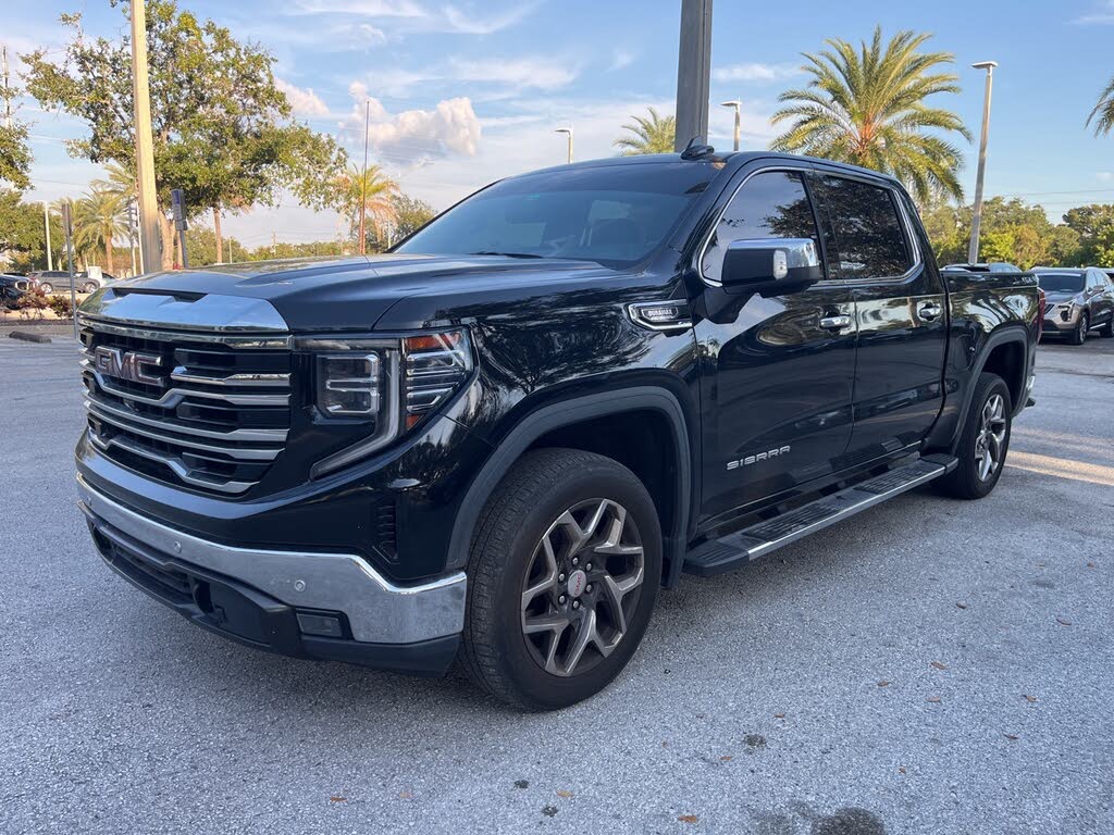2022 GMC Sierra 1500 SLT Crew Cab 4WD