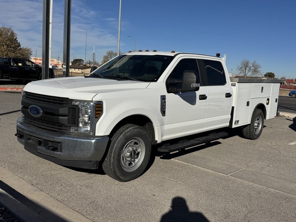 2019 Ford F-350 Super Duty Chassis XL Crew Cab RWD