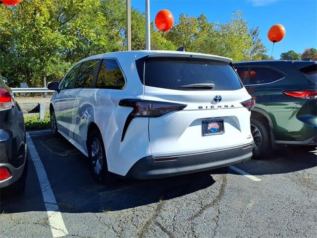 2023 Toyota Sienna LE 8-Passenger FWD