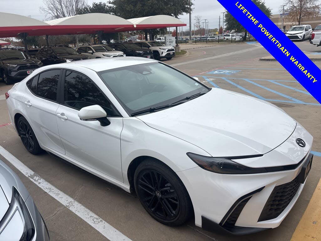 2025 Toyota Camry SE FWD