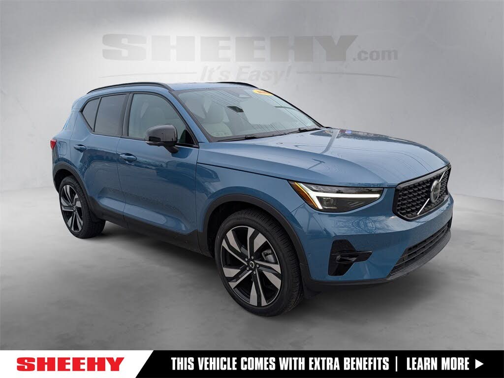 2025 Volvo XC40 B5 Ultra Dark Theme AWD