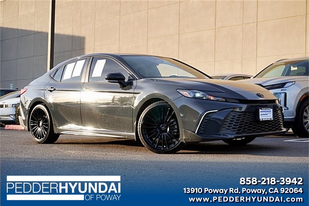 2025 Toyota Camry SE FWD
