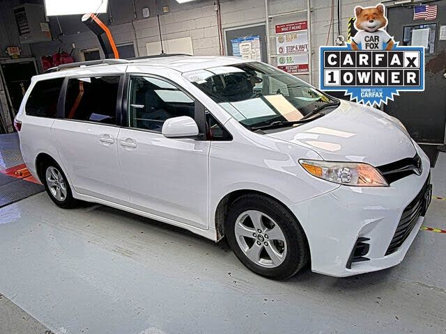 2019 Toyota Sienna LE 7-Passenger FWD with Auto-Access Seat