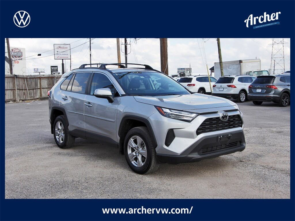 2025 Toyota RAV4 XLE FWD