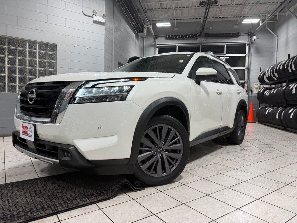 2023 Nissan Pathfinder SL 4WD