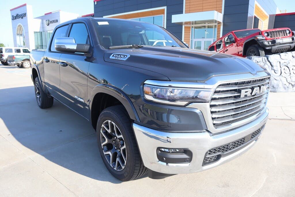 2025 RAM 1500 Laramie Crew Cab 4WD