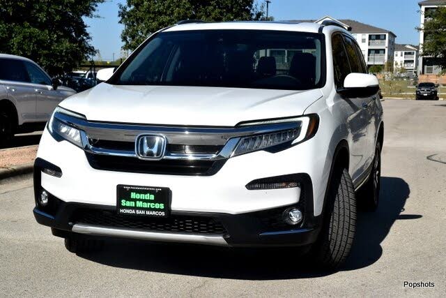 2021 Honda Pilot Touring FWD with Rear Captains Chairs