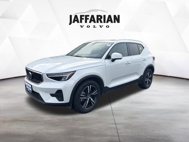 2025 Volvo XC40 B5 Core Bright Theme AWD