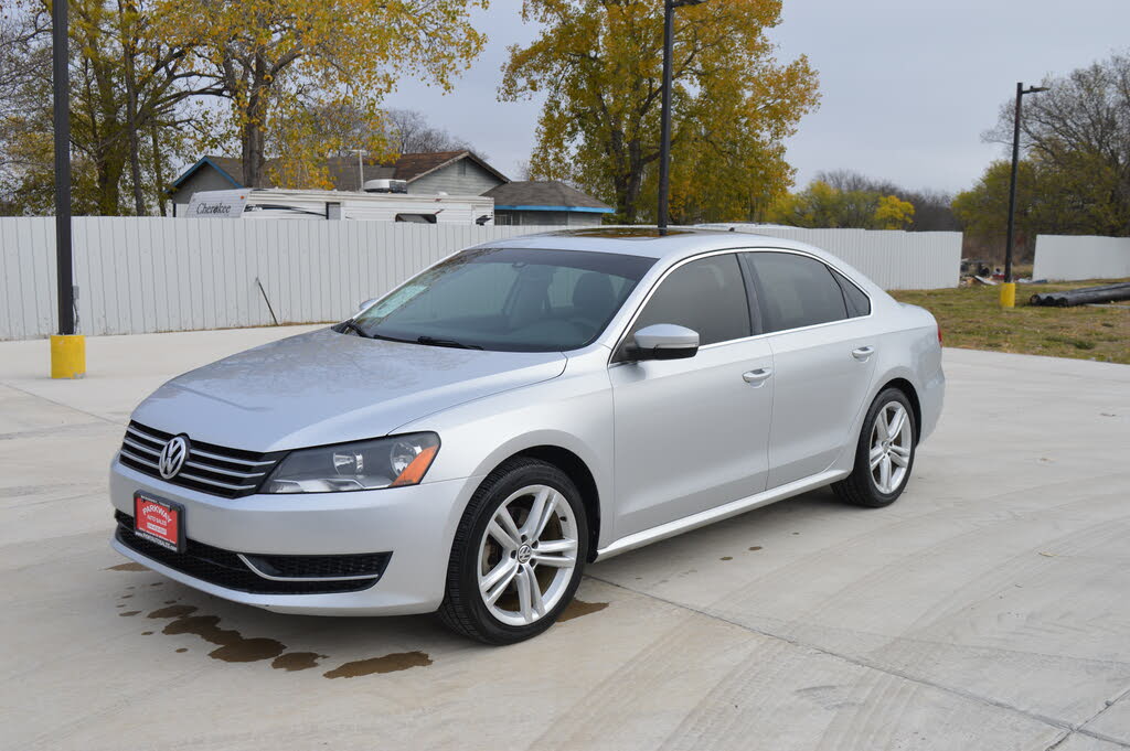 2014 Volkswagen Passat SE with Sunroof 1.8