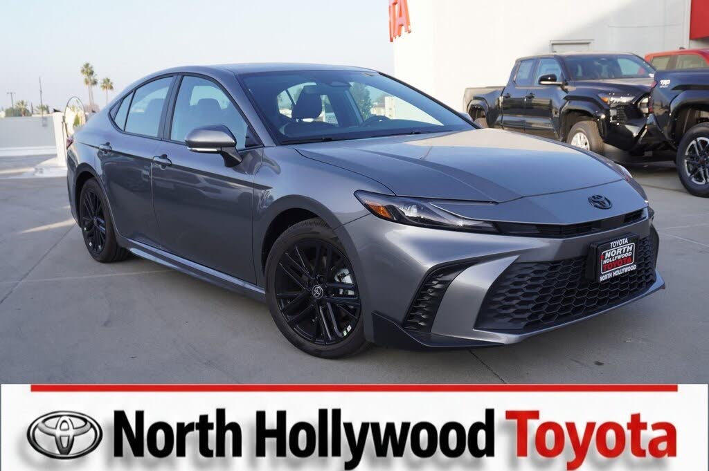 2025 Toyota Camry SE FWD
