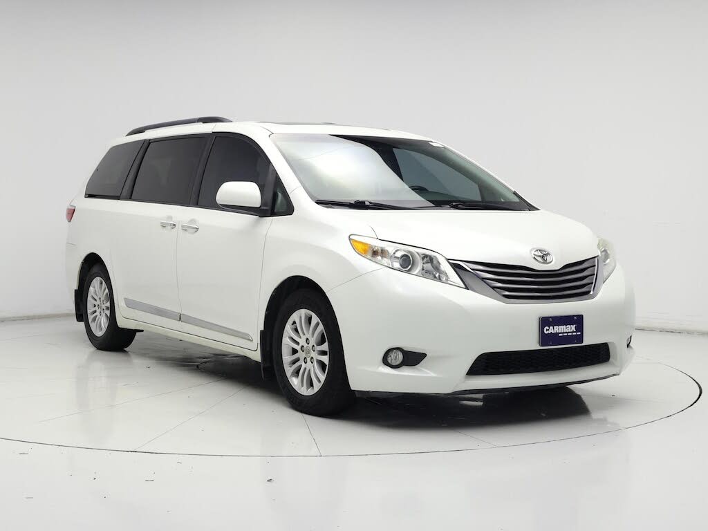 2016 Toyota Sienna XLE Premium 8-Passenger