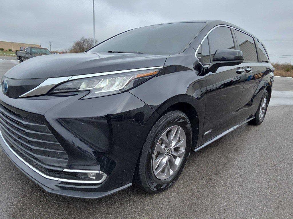 2021 Toyota Sienna XLE 7-Passenger FWD