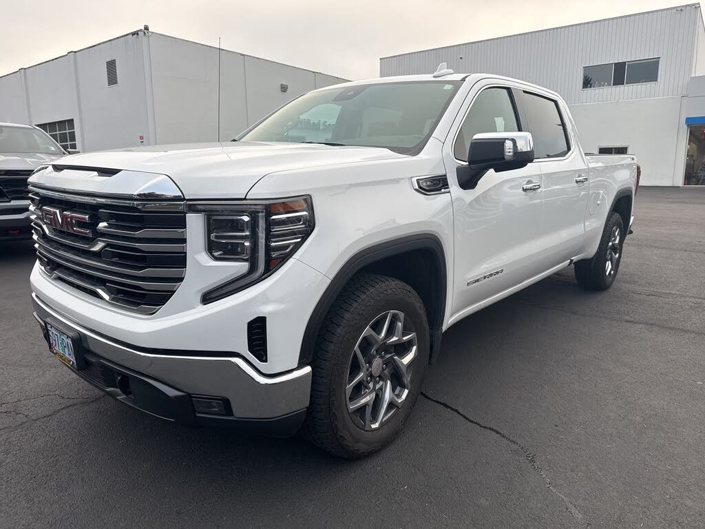 2022 GMC Sierra 1500 SLT Crew Cab 4WD