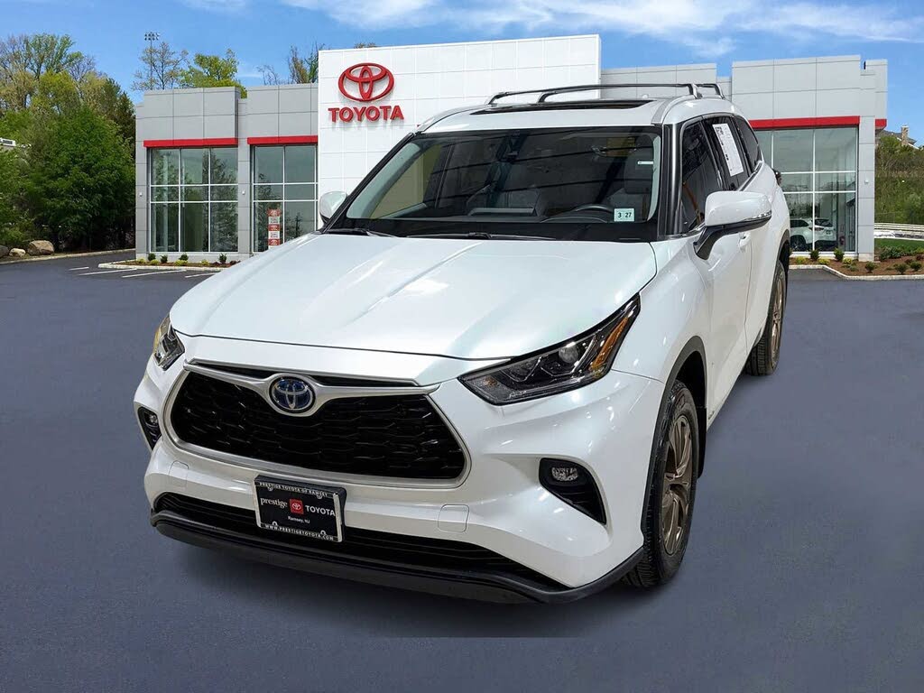 2022 Toyota Highlander Hybrid Bronze Edition AWD