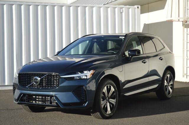2025 Volvo XC60 Recharge T8 Core Dark Theme eAWD