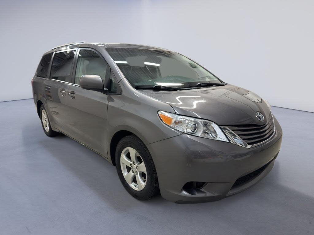 2015 Toyota Sienna LE 7-Passenger Auto Access Seat