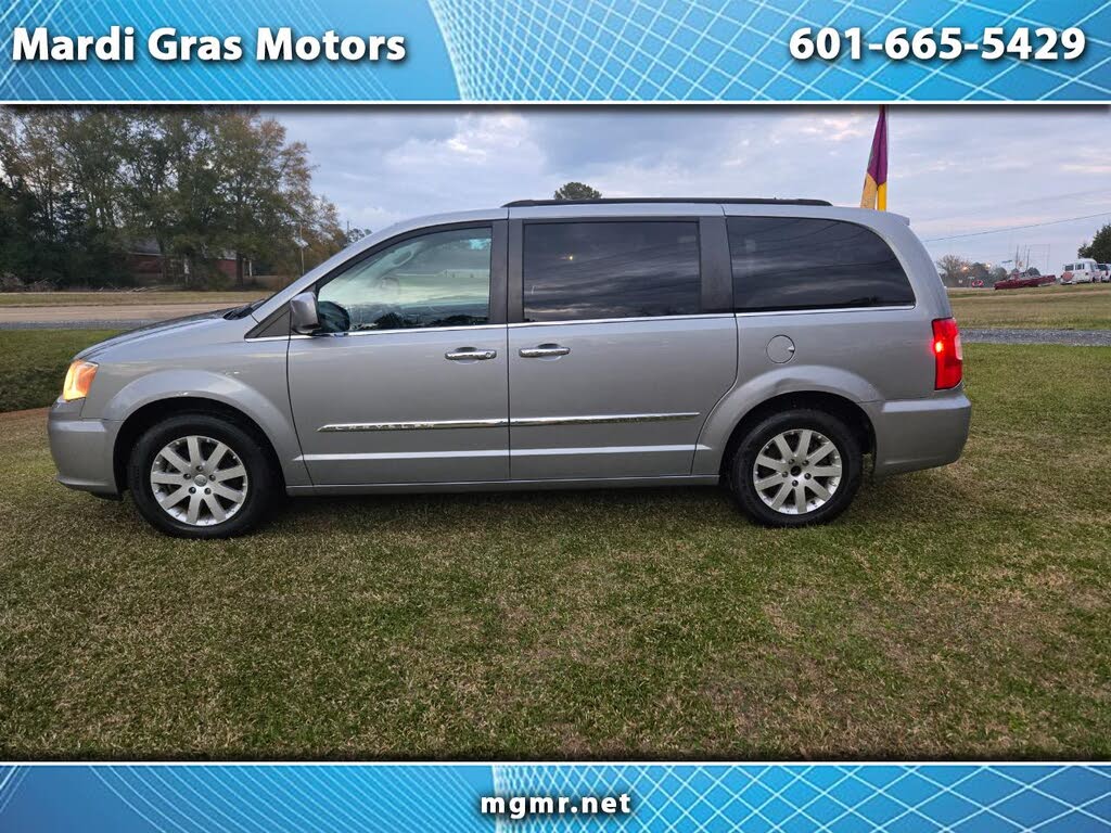 2015 Chrysler Town & Country Touring FWD