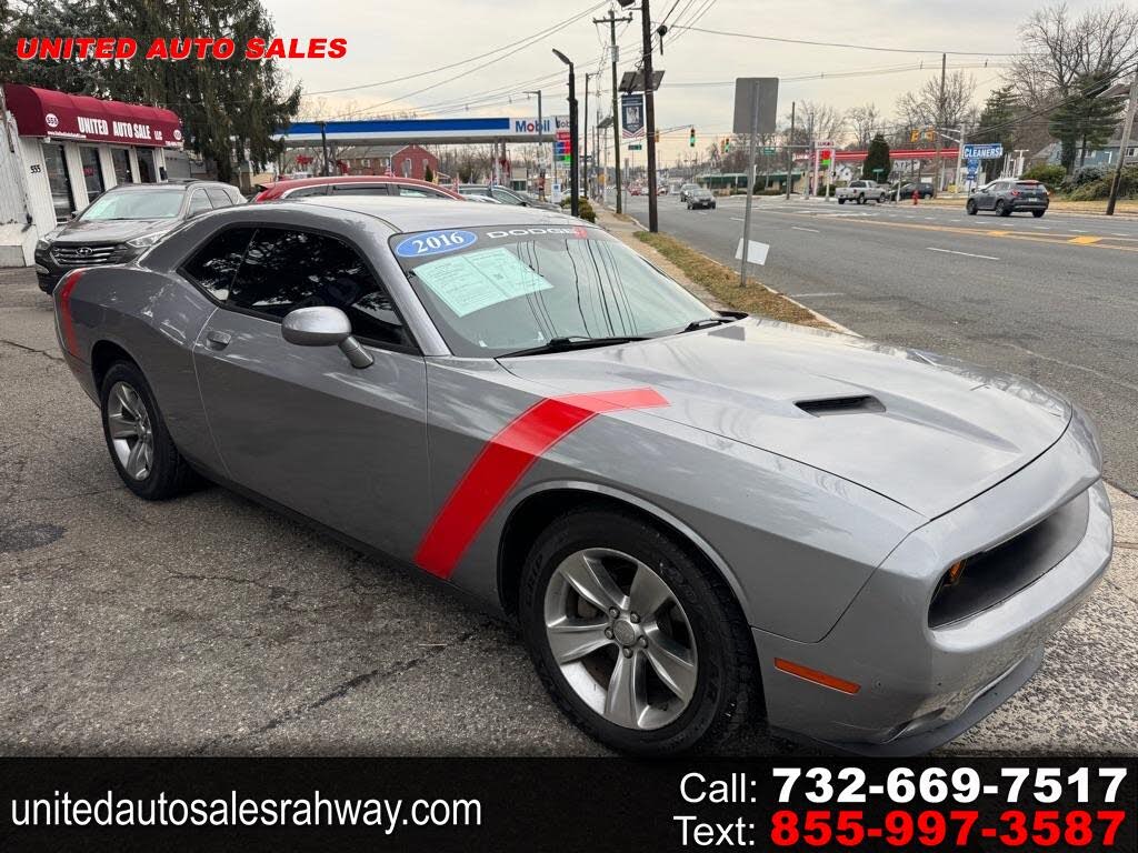 2016 Dodge Challenger SXT RWD