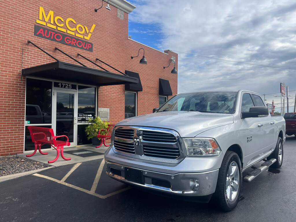 2016 RAM 1500 SLT Crew Cab RWD