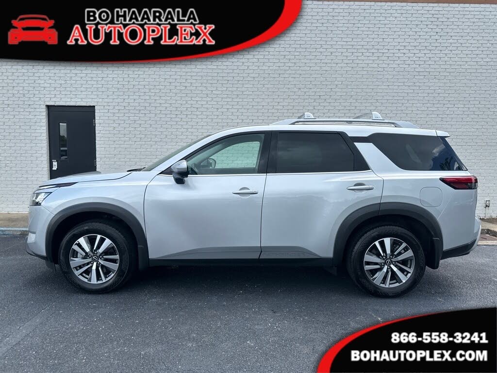 2024 Nissan Pathfinder SL FWD