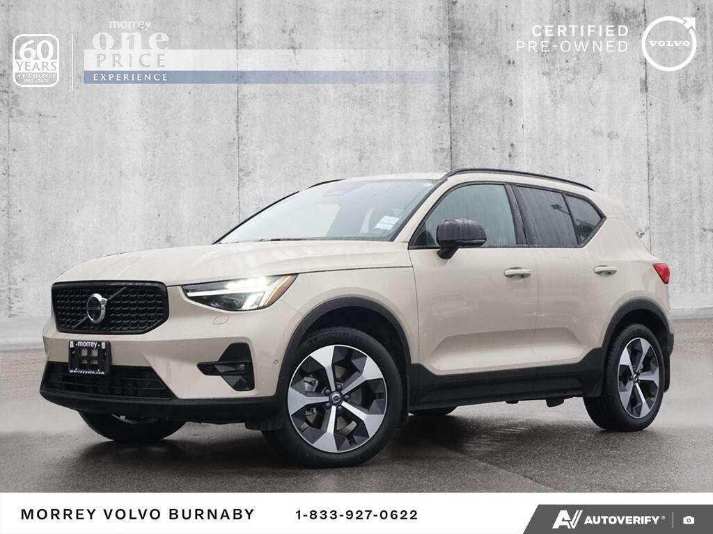 Volvo XC40 B5 Plus Dark Theme AWD 2025
