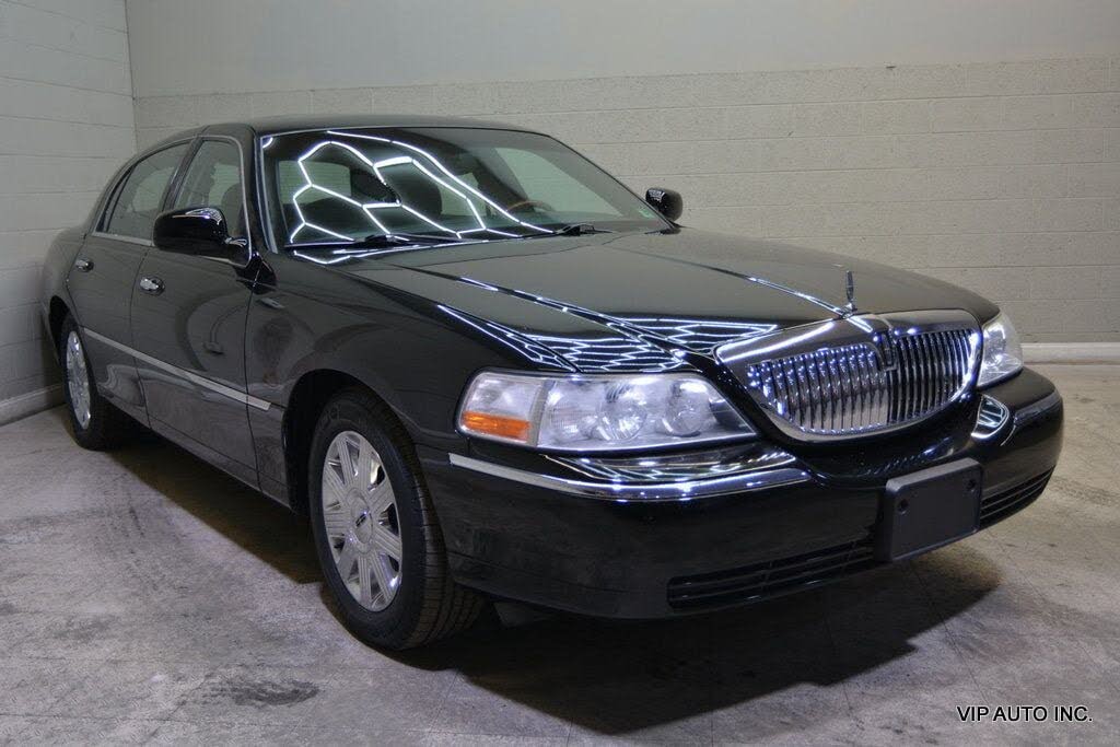 2005 Lincoln Town Car Signature Limited