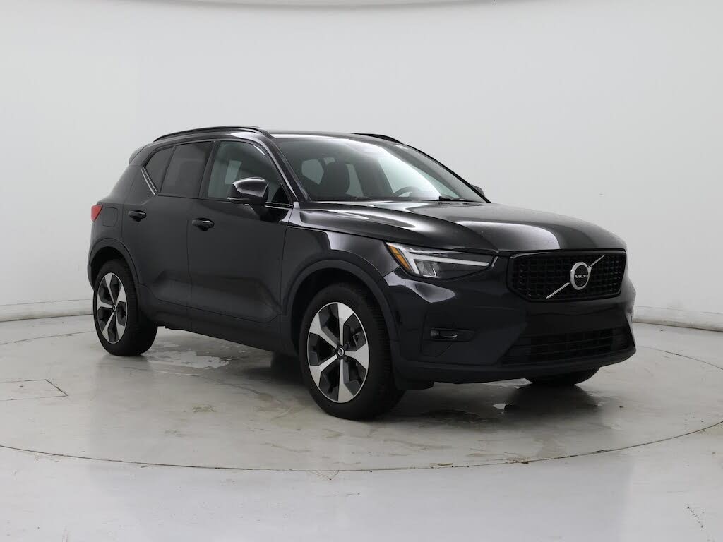 2024 Volvo XC40 B5 Plus Dark Theme AWD