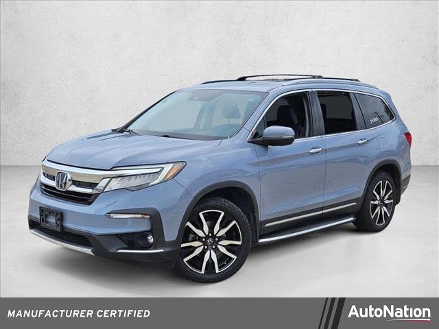 2022 Honda Pilot Touring AWD with Rear Captain's Chairs