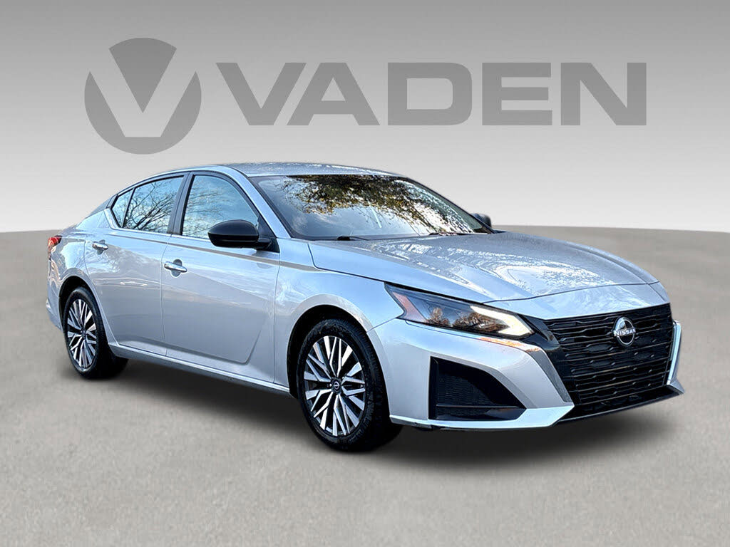 2024 Nissan Altima 2.5 SV FWD