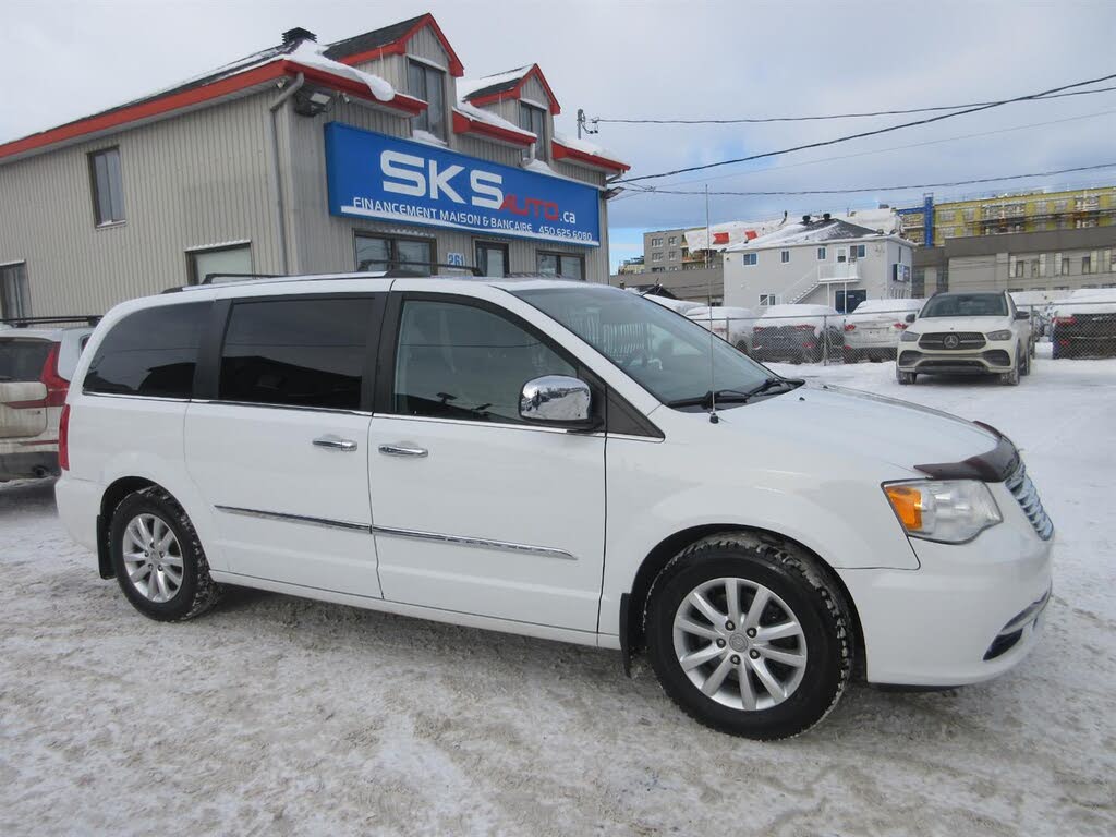 2016 Chrysler Town & Country Limited Platinum FWD