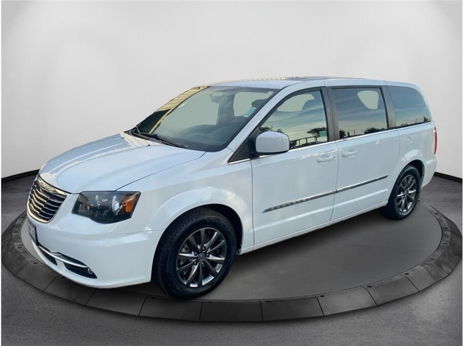 2015 Chrysler Town & Country S FWD