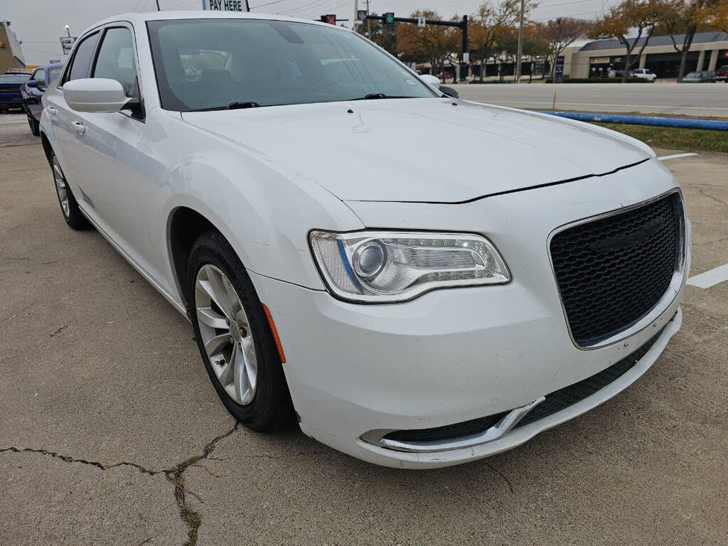 2016 Chrysler 300 Limited RWD