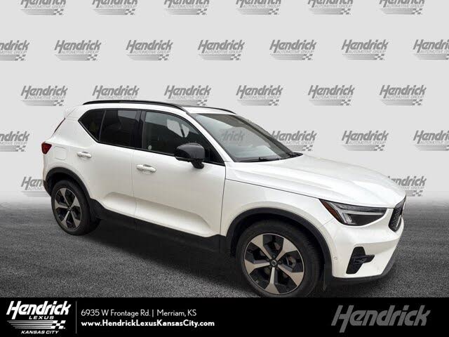 2025 Volvo XC40 B5 Plus Dark Theme AWD