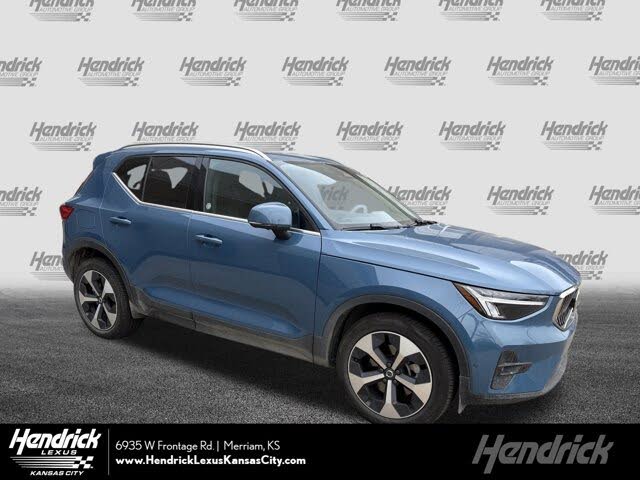 2025 Volvo XC40 B5 Plus Bright Theme AWD