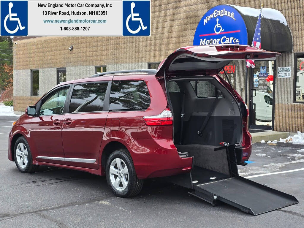 2019 Toyota Sienna LE Mobility 7-Passenger FWD