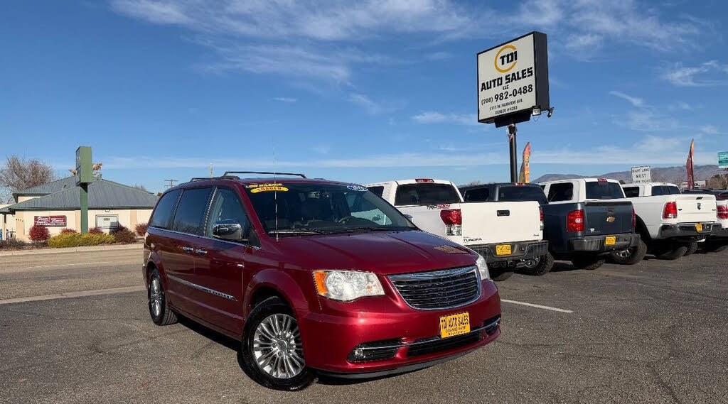 2013 Chrysler Town & Country Touring-L FWD