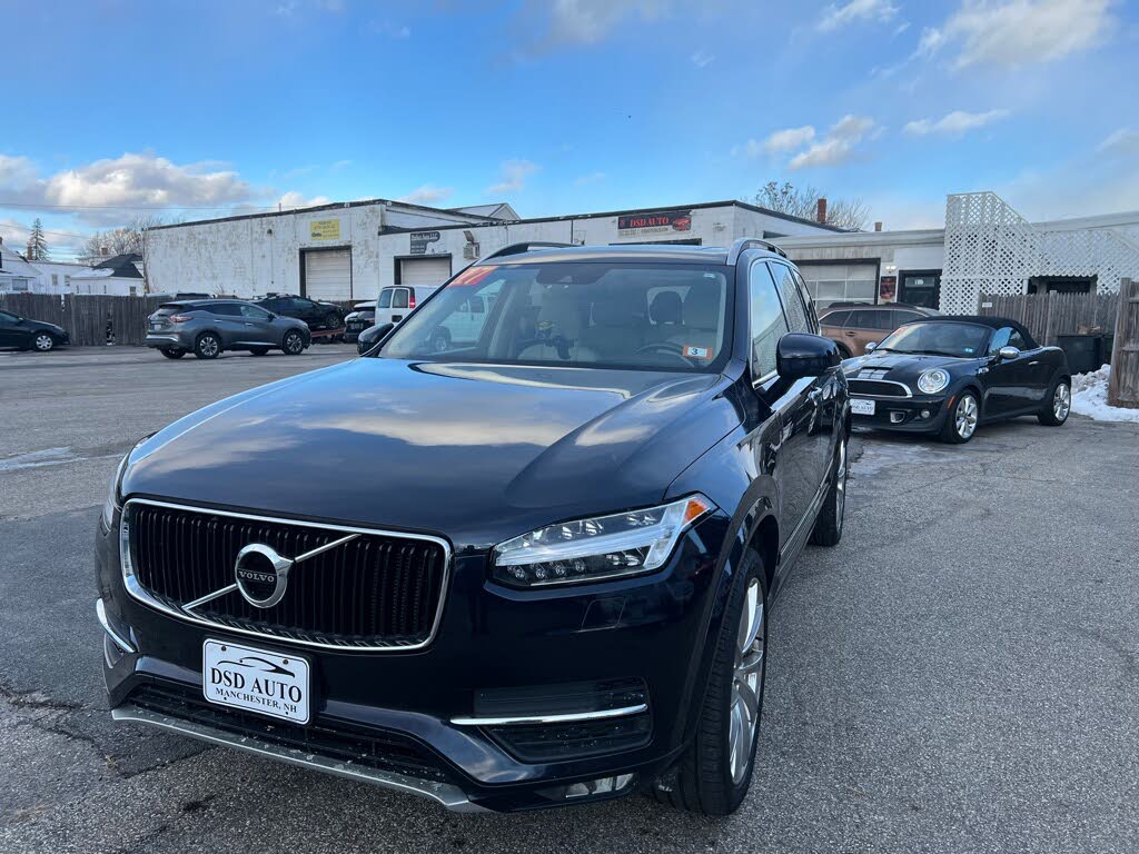2017 Volvo XC90 T6 Momentum AWD