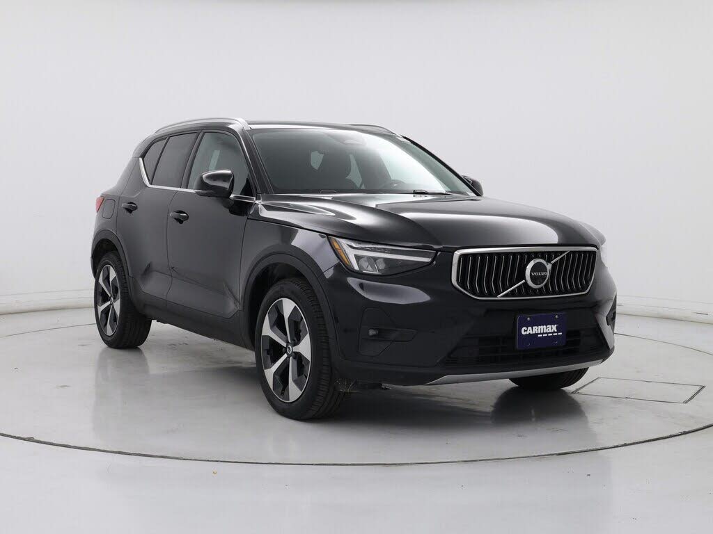 2025 Volvo XC40 B5 Plus Bright Theme AWD
